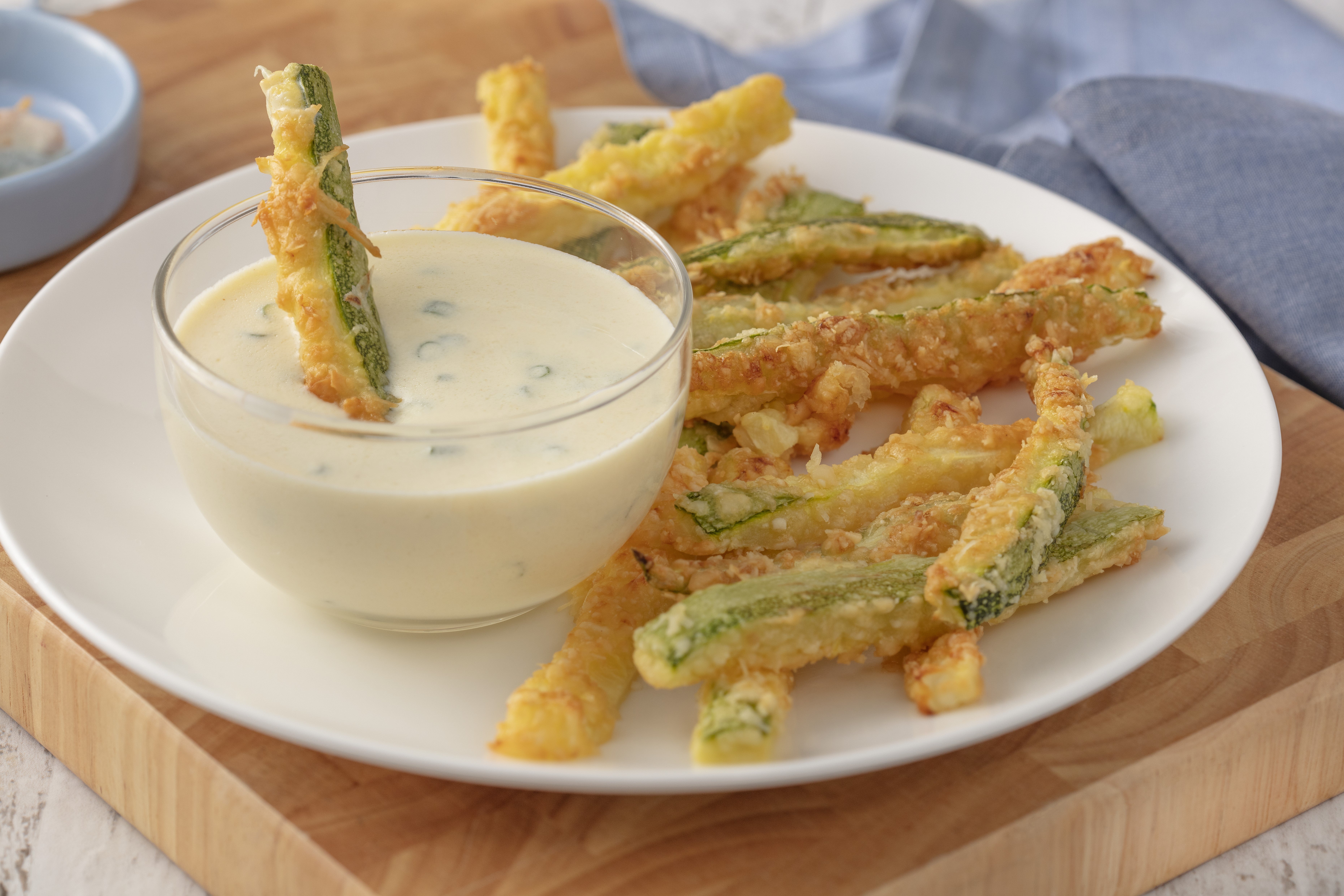 Palito de Abobrinha, Parmesão e Molho de Iogurte