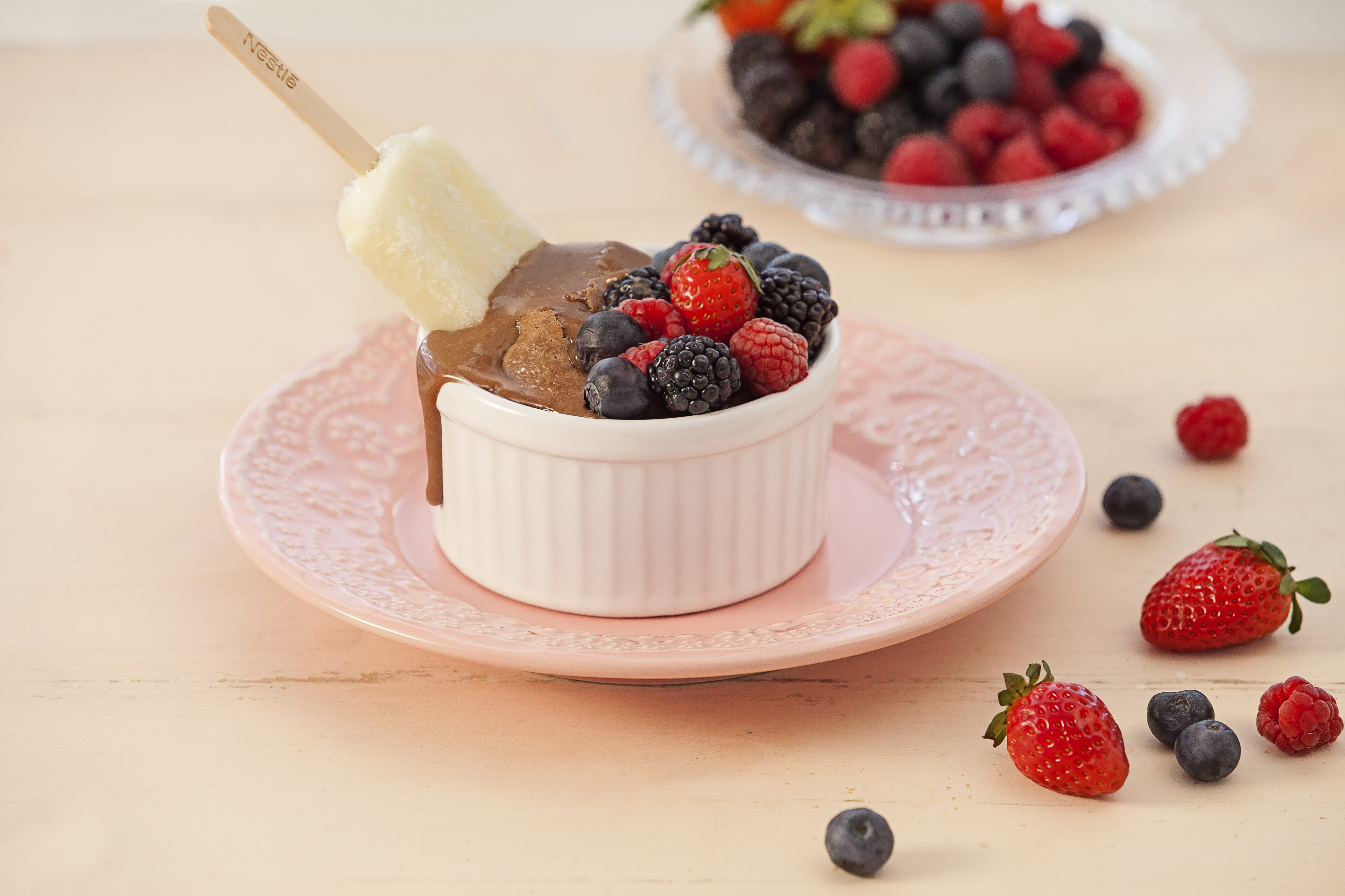 Grand Gateau com Frutas Vermelhas | Receitas Nestlé