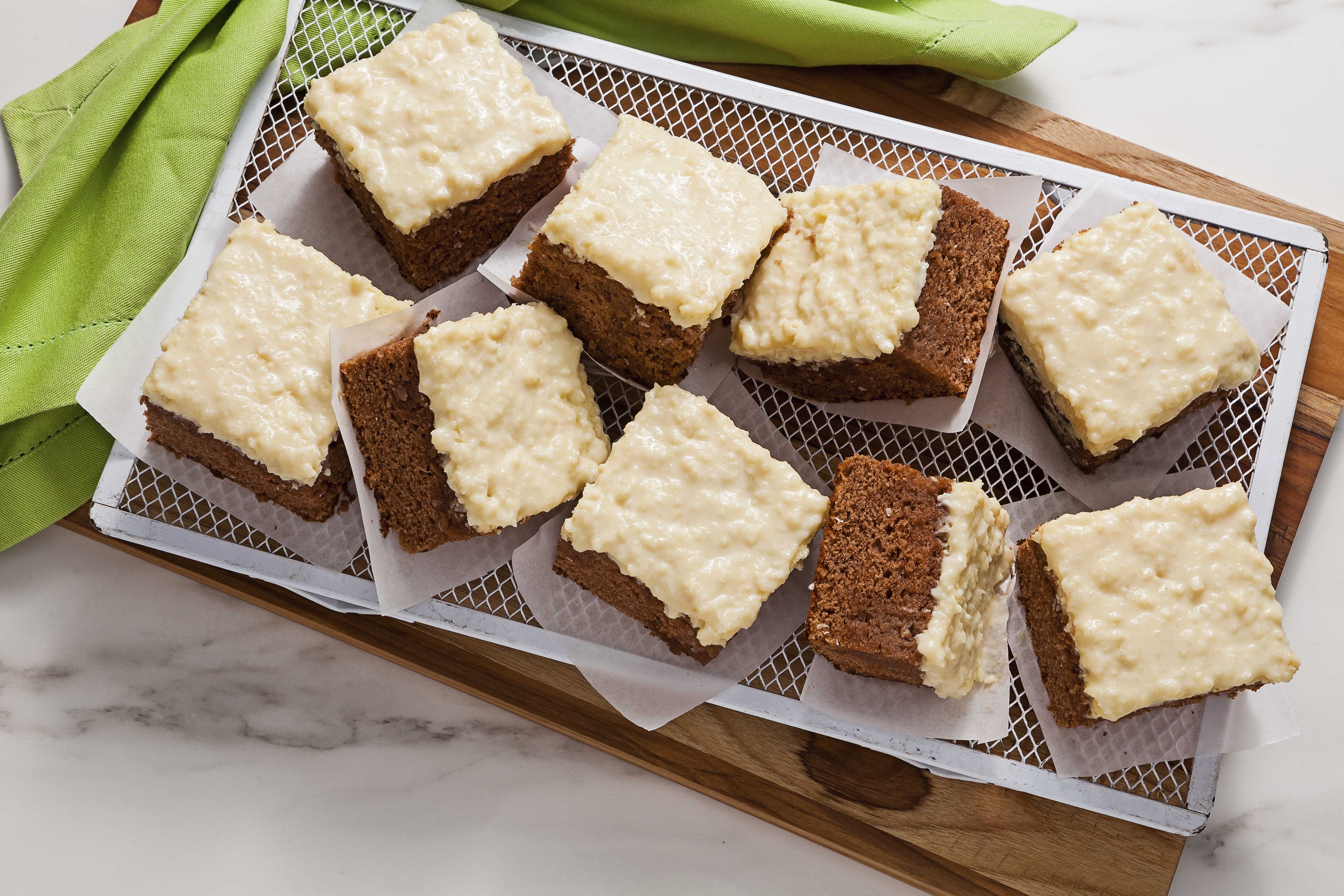 Bolo de Chocolate com Cobertura de Coco
