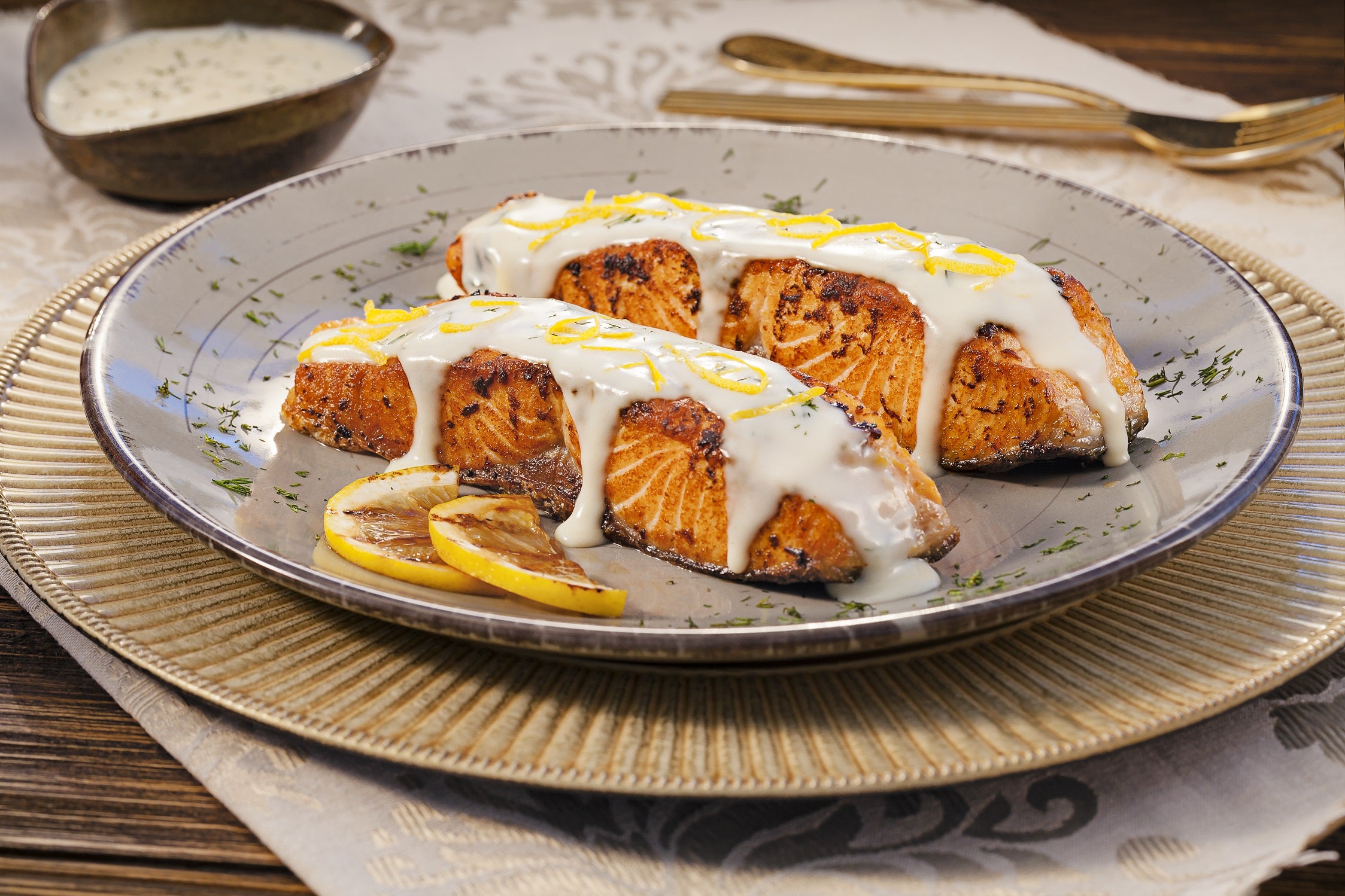 Filé de Salmão com Molho de Limão e Dill
