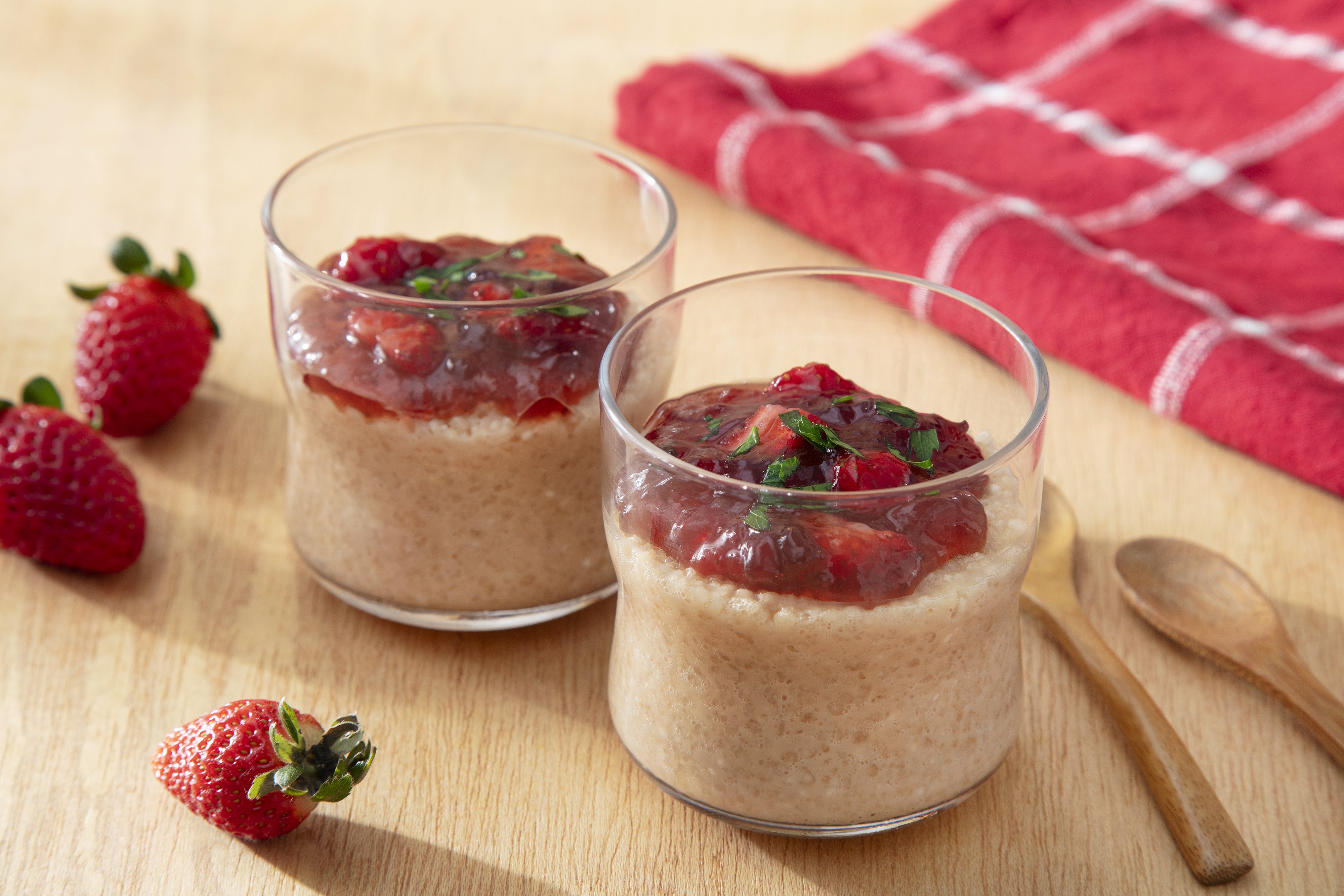 Receita de Pudim de Tapioca com Coco e Morango
