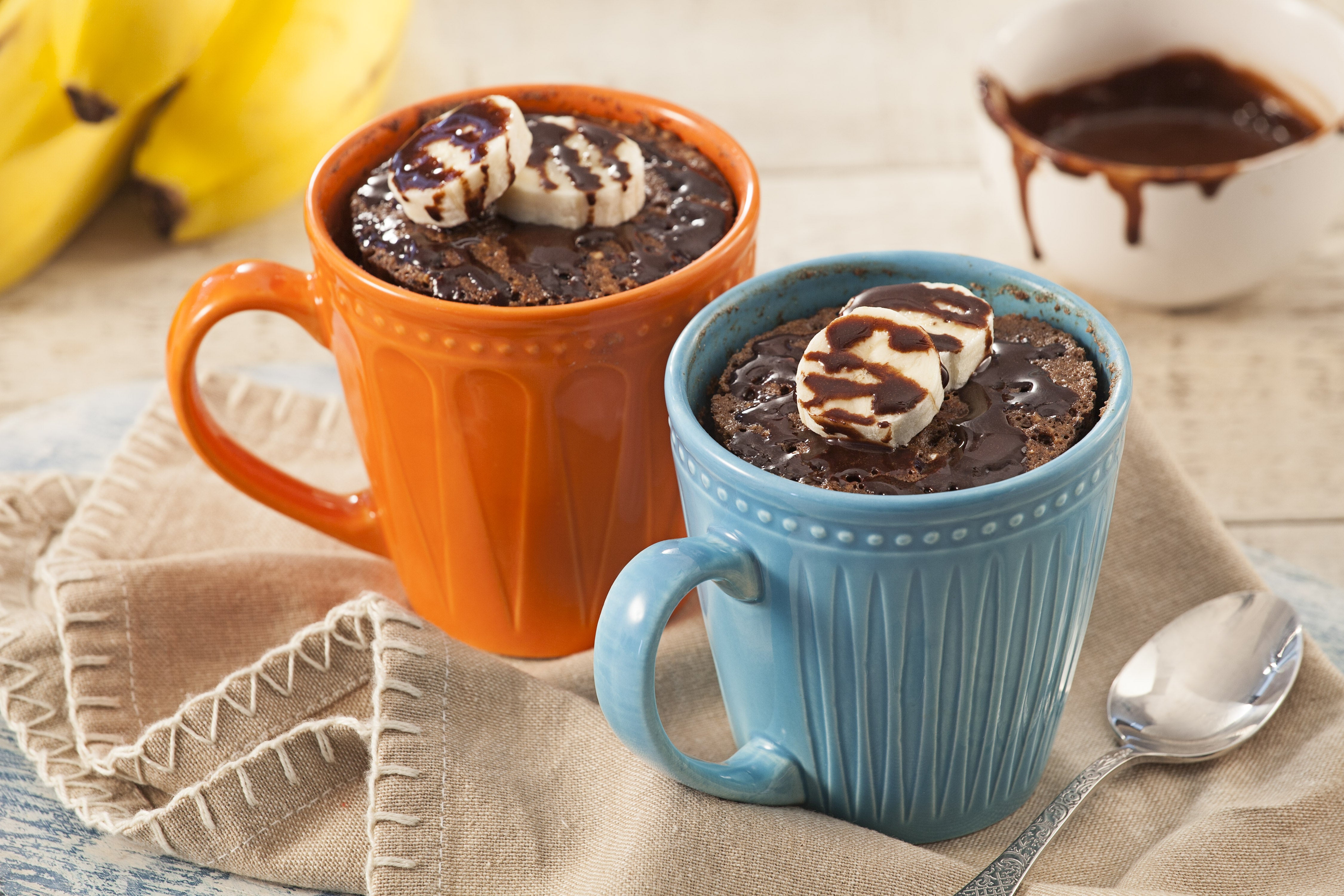 Bolo de Caneca de Chocolate com Banana sem Lactose | Receitas Nestlé Bolo de Caneca de Chocolate com Banana sem Lactose | Receitas Nestlé