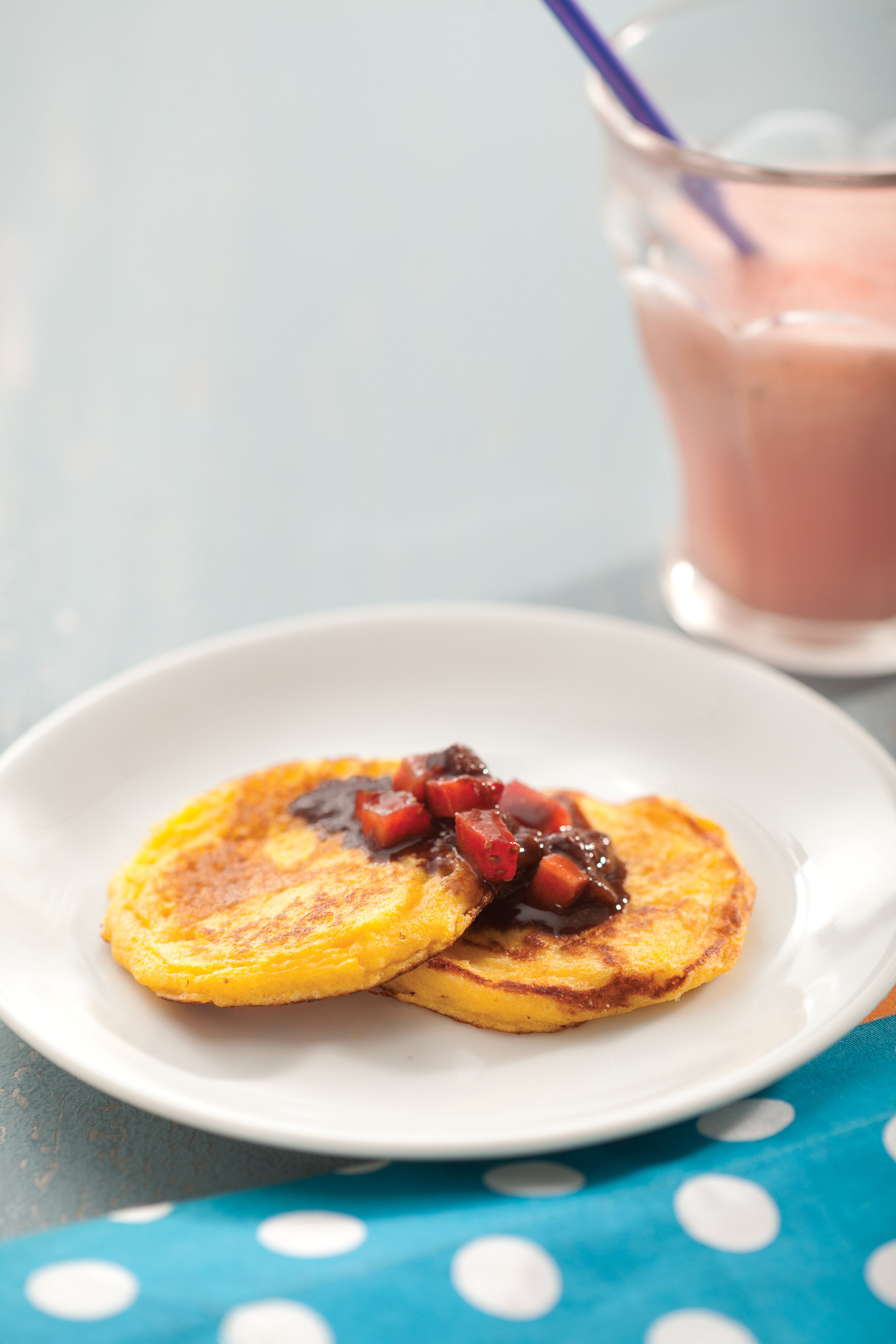 Fofinhos de Cenoura com Calda de Morango e Nescau
