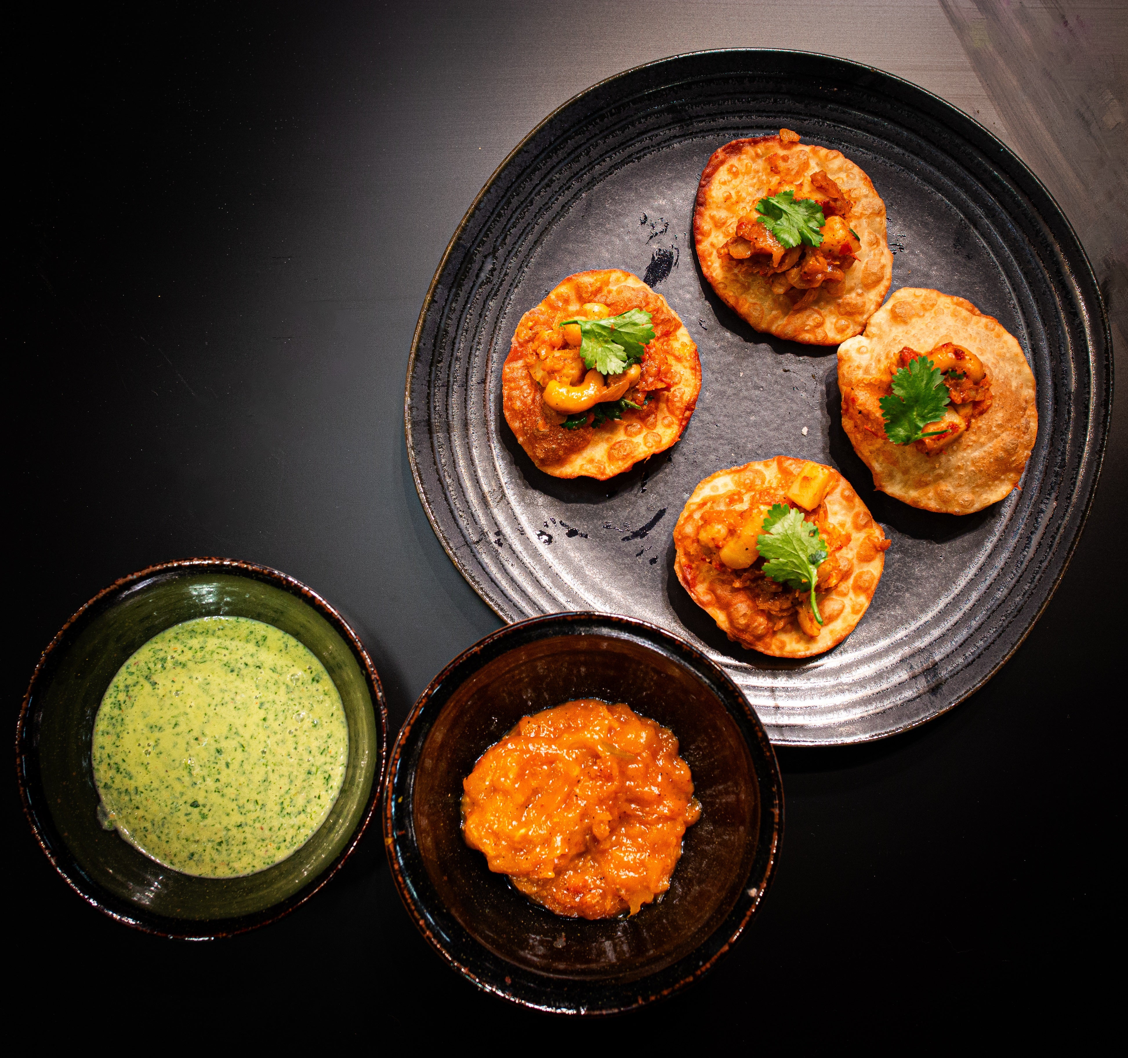 Receita de Pani Puri com Grão de Bico, Molho de Manga e Molho de Iogurte