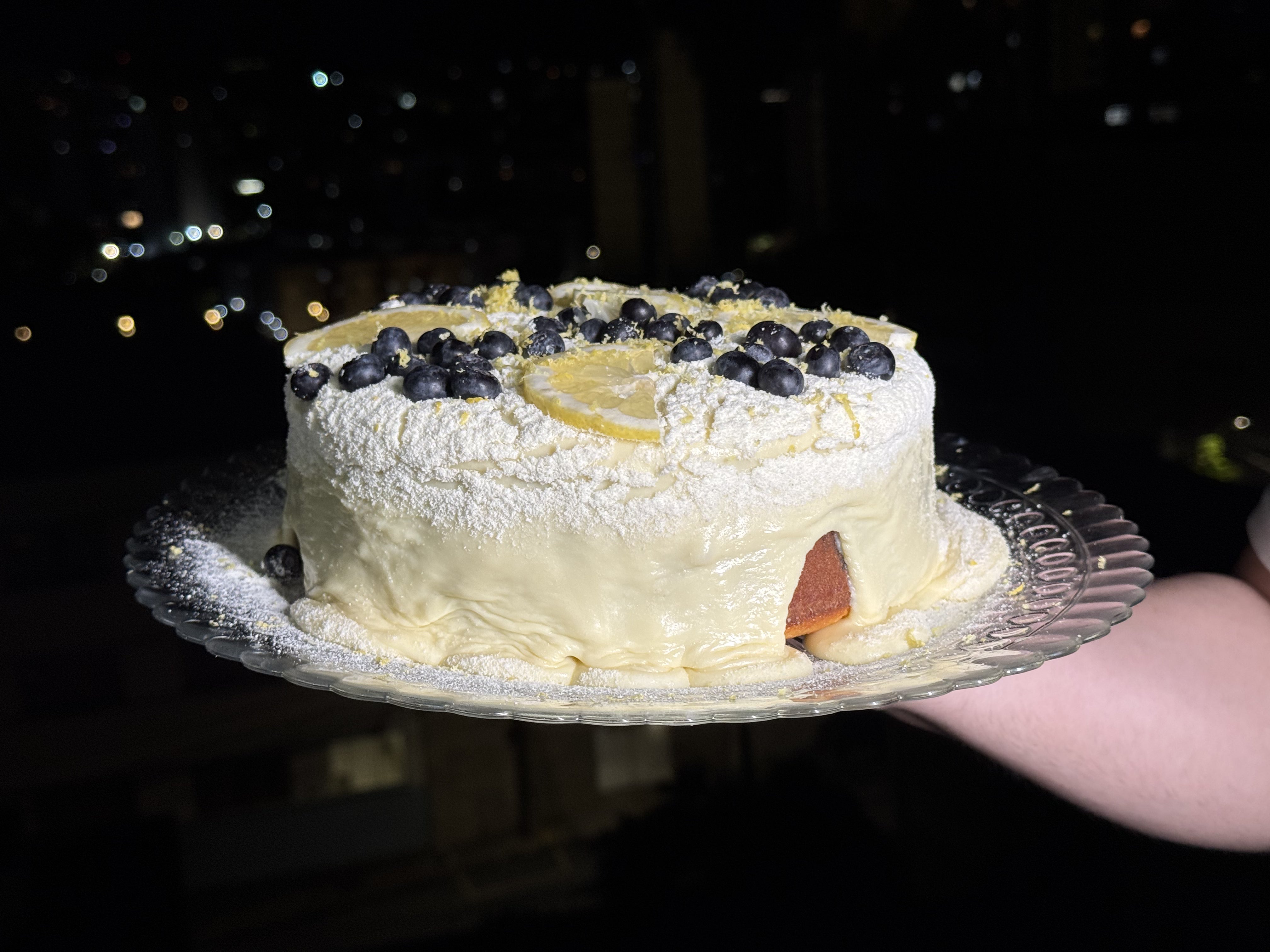 Receita de Bolo de Limão com Mirtilos e Creme de Leite Ninho