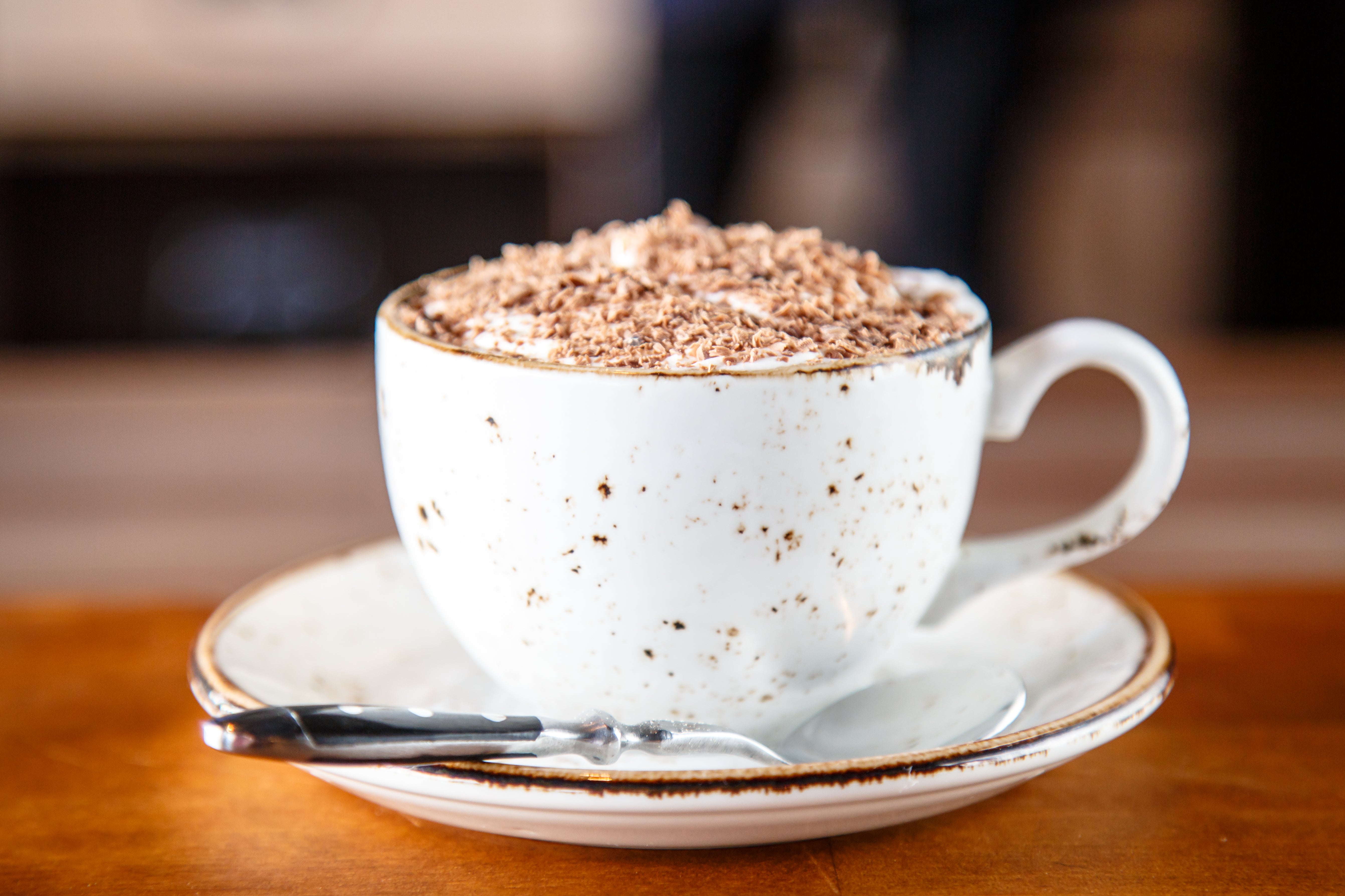Espresso Intenso com Raspas de Chocolate e Caramelos