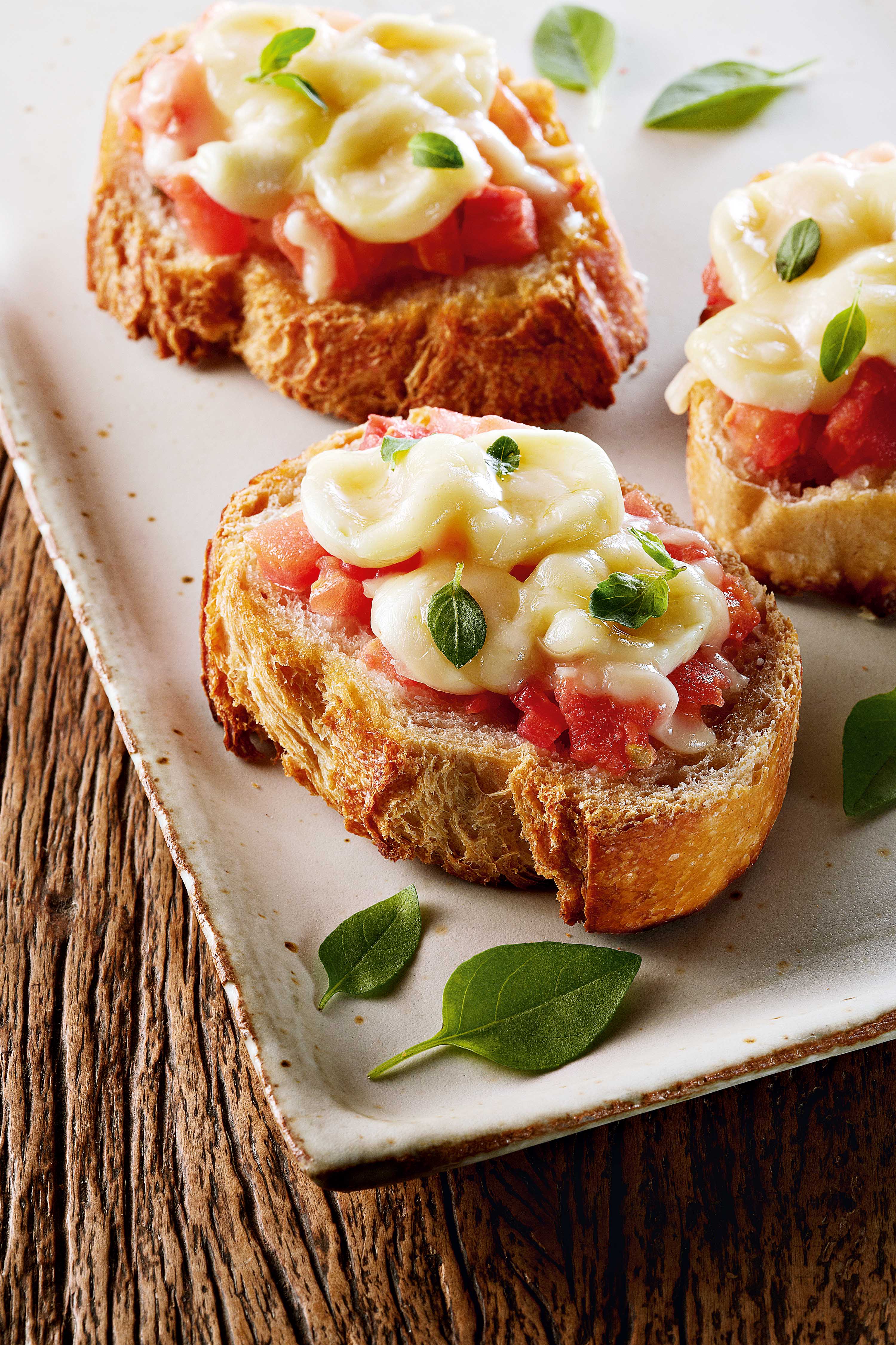 Bruschettas de Tomate e Mozarela de Búfala