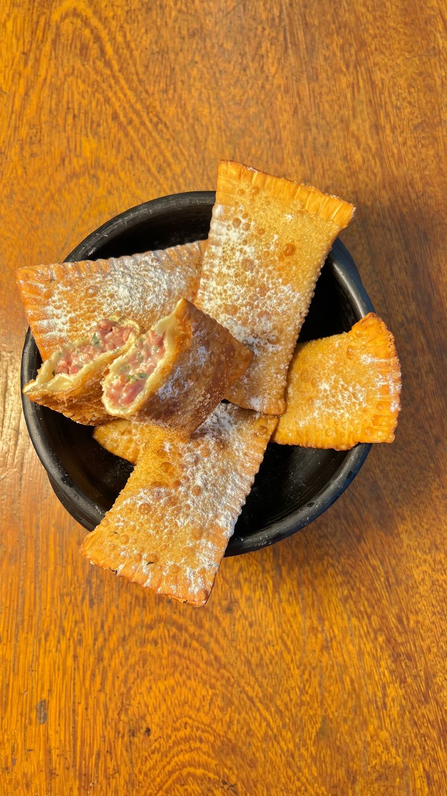 Receita de Pastel Doce de Calabresa Cremosa com Açúcar de Confeiteiro