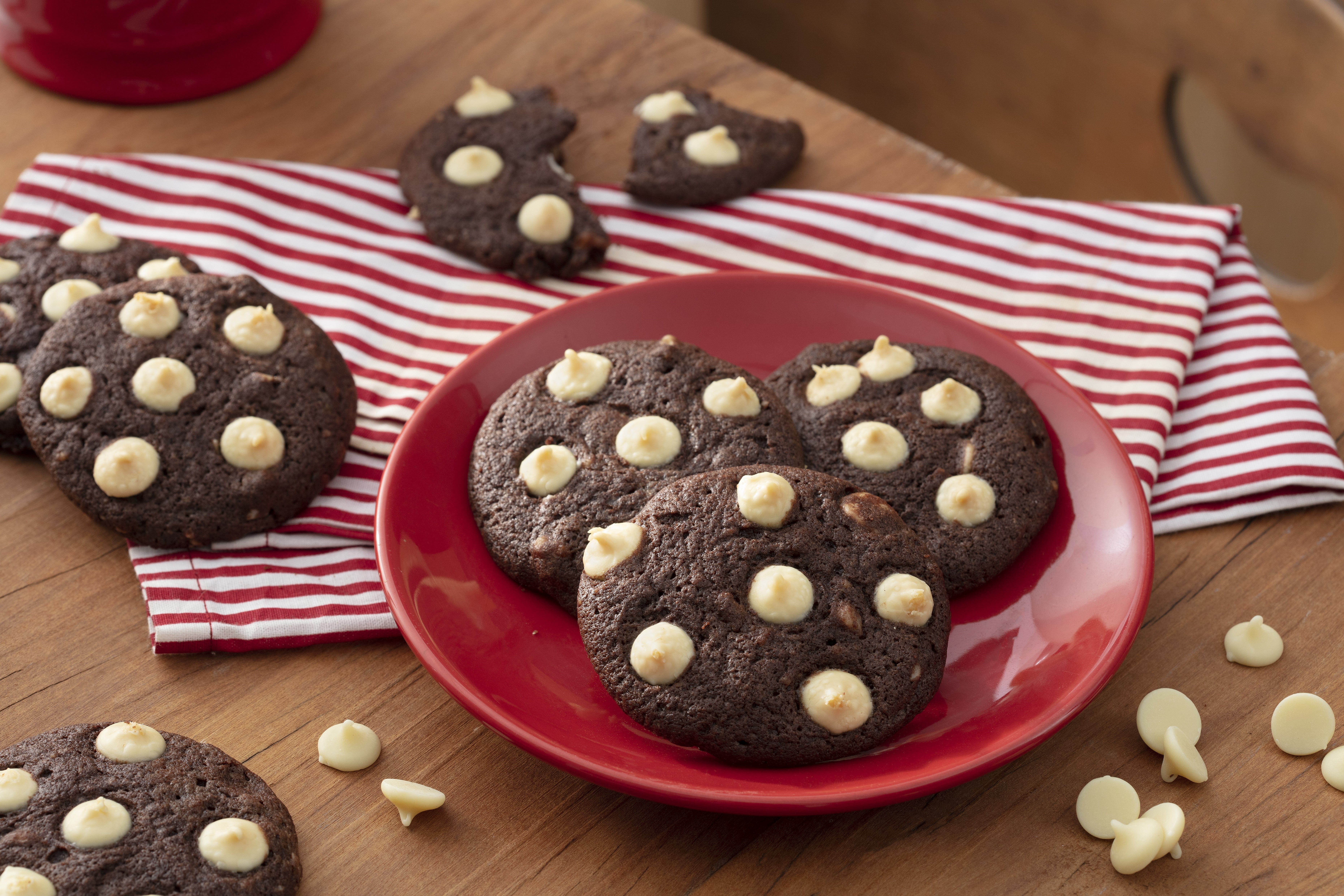 Cookies de Chocolate com Gotas de Chocolate Branco Nestlé
