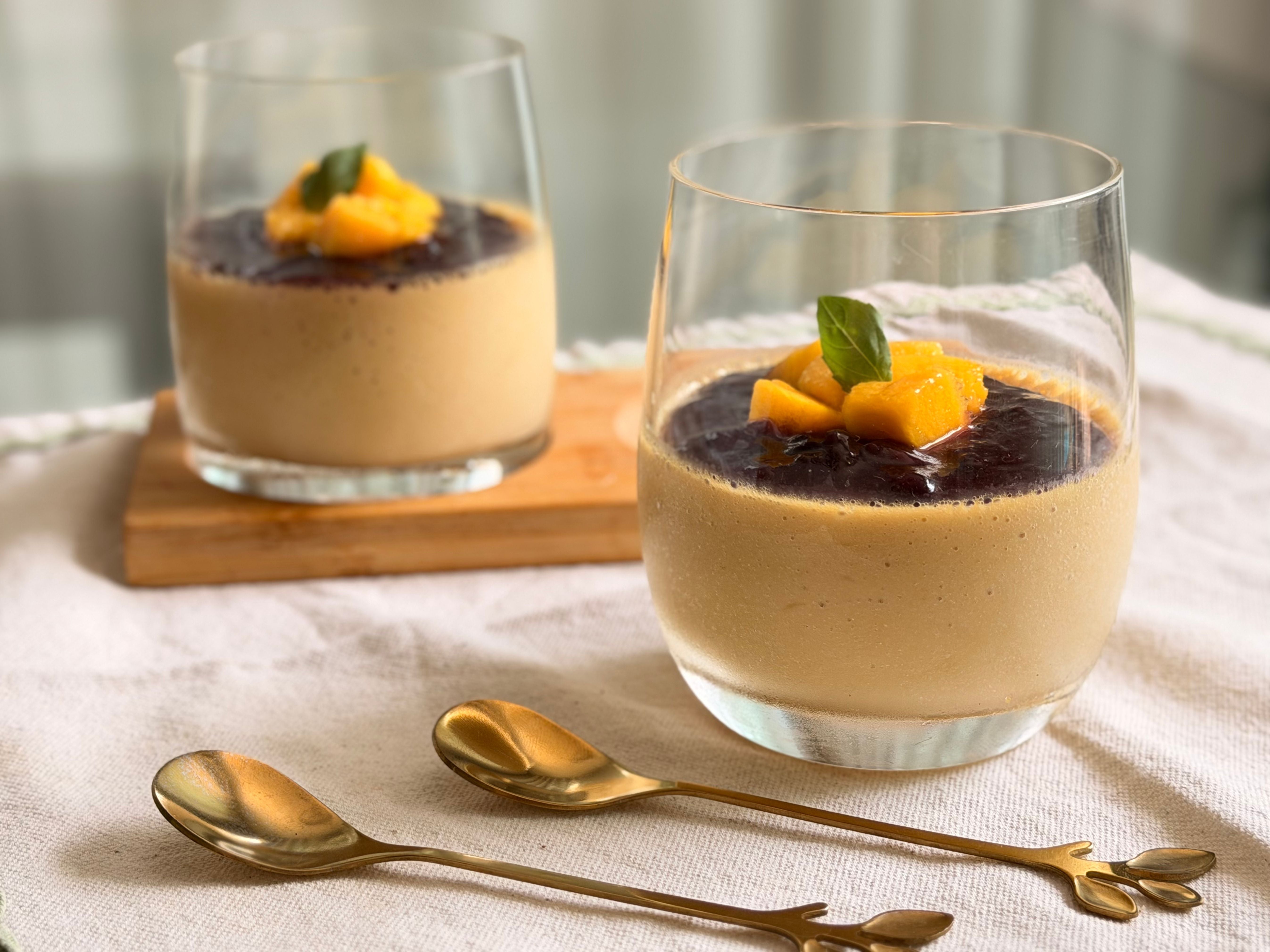 Receita de Panacota de Manga com Calda de Amora