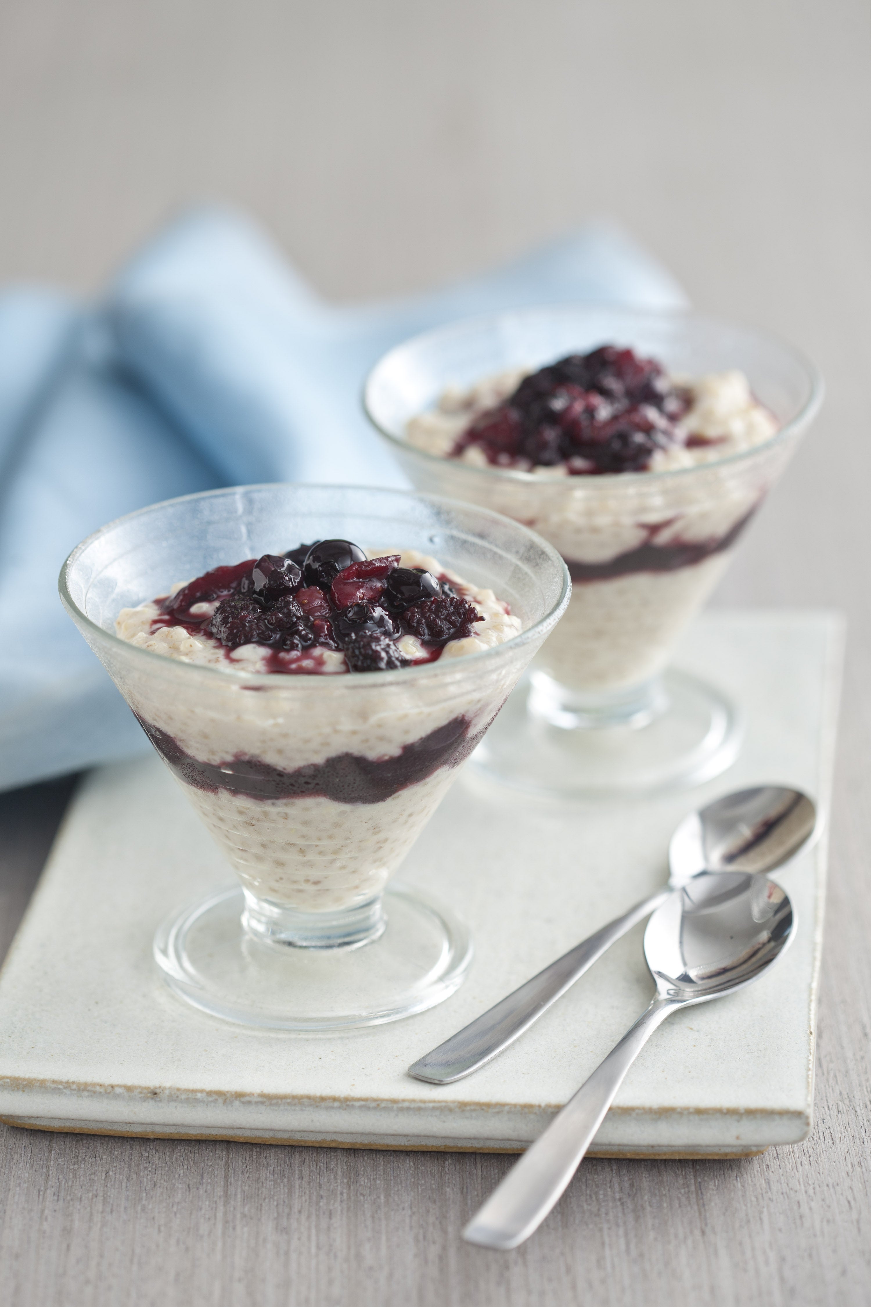 Taça de Quinoa com Frutas Vermelhas Sem Glúten