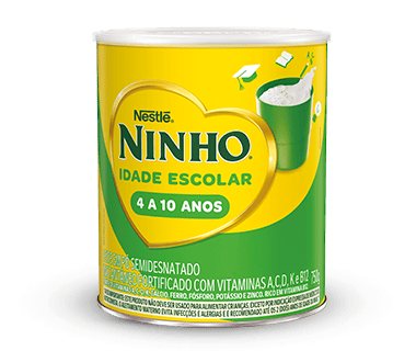 Imagem de uma lata de Leite Ninho amarela com verde, escrito "Idade Escolar 4 a 10 anos"