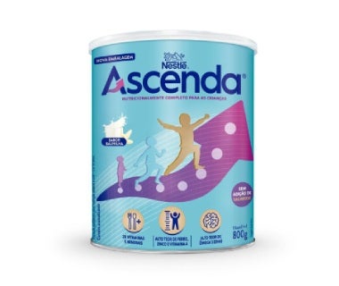 Lata de Nestlé Ascenda sabor baunilha, com ilustração de crescimento infantil e destaque para vitaminas e minerais.