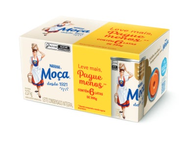 Pack promocional de Leite Moça com 6 latas de 395g em caixa amarela e bege com destaque “Leve mais, pague menos”.