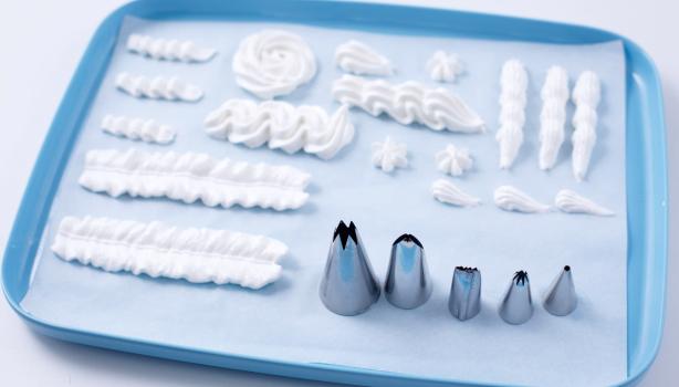 Como Usar Bicos de Confeitar para Decorar Bolos e Sobremesas