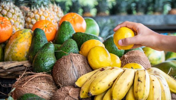 Frutas e Verduras de Dezembro: Banana, coco, abacate e muito mais