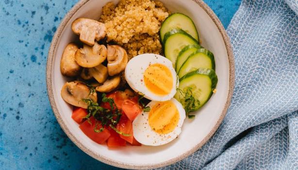 Como cozinhar um ovo? Aprenda um método infalível e variações para incrementar 