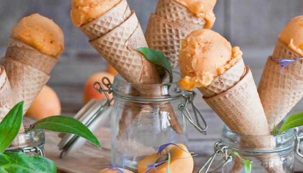 Sobremesas refrescantes: Sorvete de Iogurte com Damasco