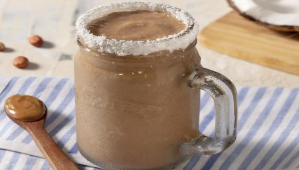 Smoothie de Coco, Pasta de Amendoim e Molico Origem Vegetal