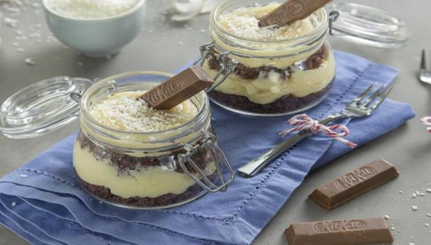 Bolo de Pote de Chocolate com KitKat Coconut
