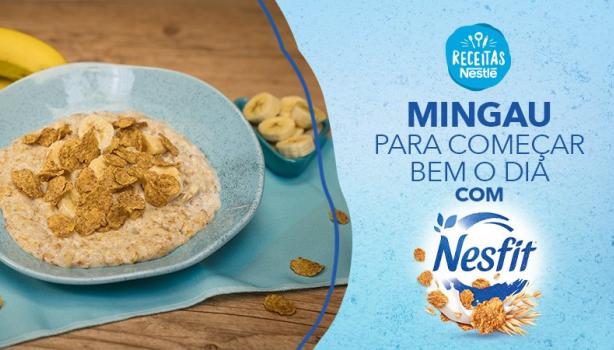 Imagem de uma receita em prato azul com o mingau dentro com banana e Nesfit Cereal. Ao lado, o título com logotipo de Nesfit