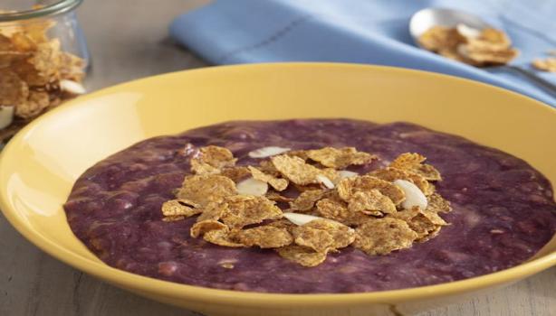 Creme de Açaí e Banana com Nesfit Cereal