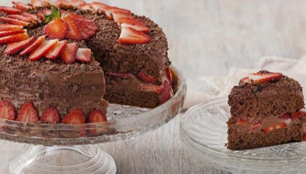 Bolo de Chocolate com Morangos