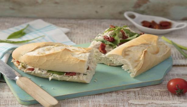 Sanduíche de Frango Desfiado