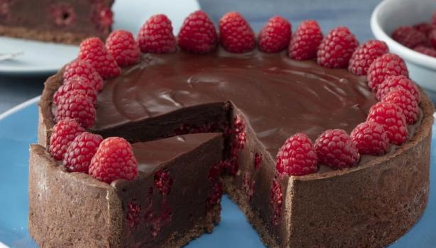 Torta Cremosa de Chocolate e Framboesas