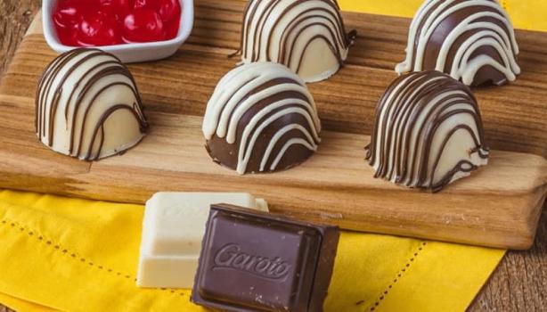 Trufas de chocolate branco com maracujá e chocolate ao leite com Cereja