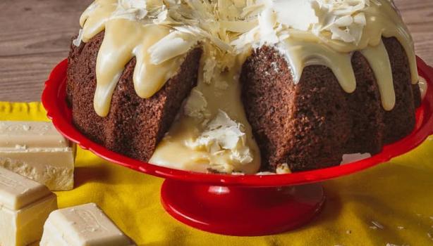 Bolo Vulcão com Brigadeiro de Chocolate Branco