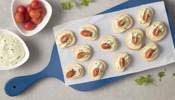 Canapé de Requeijão e Abacate