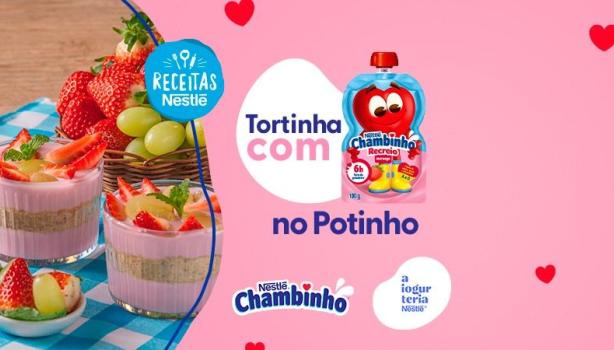 Montagem com a imagem da receita à esquerda e ao lado o título, com fundo em rosa e logo de Chambinho e Receitas Nestlé.