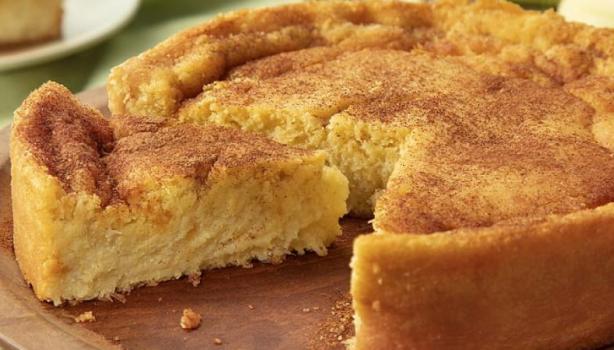 Bolo de Milho Cremoso em cima de um prato
