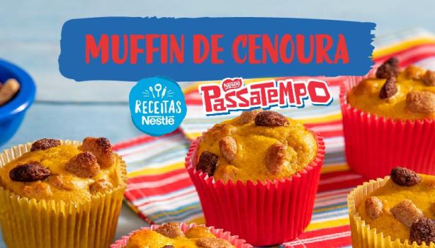  Fotografia da receita de muffin de cenoura com o título e o logotipo de Passatempo e Receitas Nestlé.