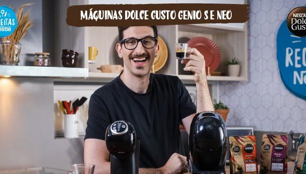 Fotografia de um apresentador ao centro com o logo de Receitas Nestlé e Dolce Gusto.