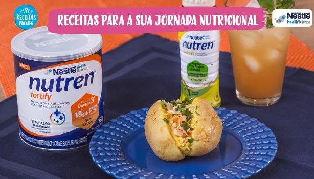 Fotografia da batata e suco e logo de Receitas Nestlé e NHS.
