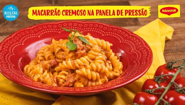 Imagem da receita de Macarrão Cremoso na pressão com o título centralizado no topo e os logotipos das marcas ao lado