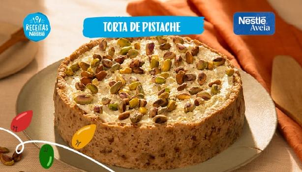 Fotografia de uma torta de pistache e logo de Receitas Nestlé e Aveia.