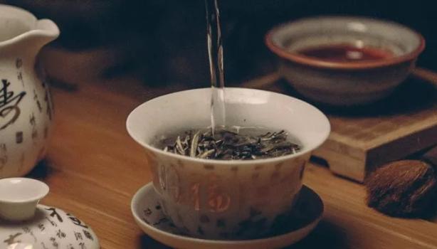 Chá para refluxo: 7 receitas para ajudar