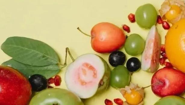 Conheça 7 bebidas detox para tomar assim que acordar