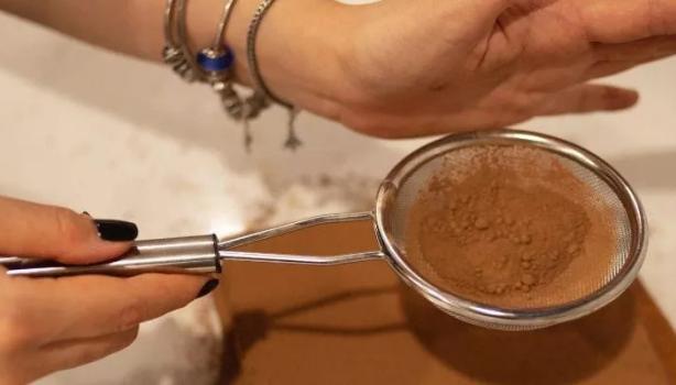 Benefícios do cacau em pó que vão muito além do sabor