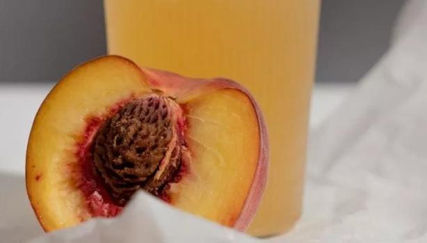 5 benefícios do pêssego (com receitas)