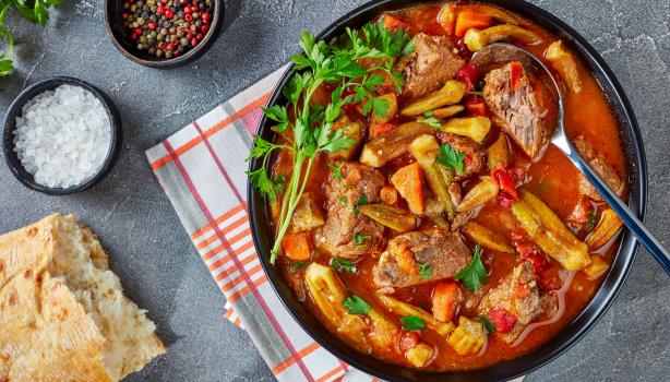 Picadinho de carne com quiabo: clássico da cozinha em versão saudável 
