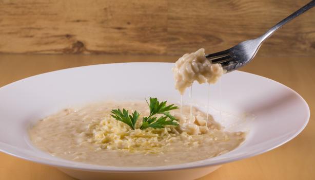 Risoto quatro queijos: acerte o ponto perfeito dessa iguaria 