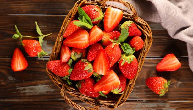 Receitas fit com morango: sabor e saúde em diversos preparos 