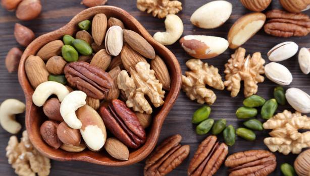 Castanha tem proteína? Entenda os benefícios e valores nutricionais das oleaginosas 