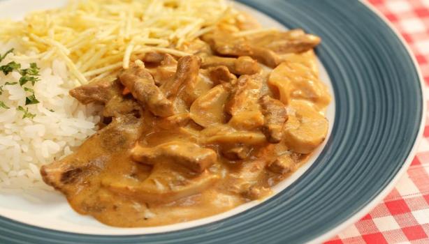 Strogonoff de carne: receitas para sua combinação preferida 