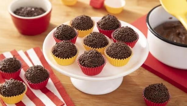 Como fazer brigadeiro de colher, comida de conforto simples e gostosa 