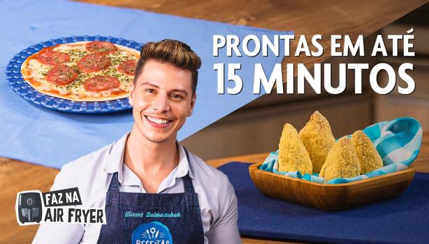 Fotografia mostra uma pizza e coxinha ao fundo e um rapaz sorrindo.